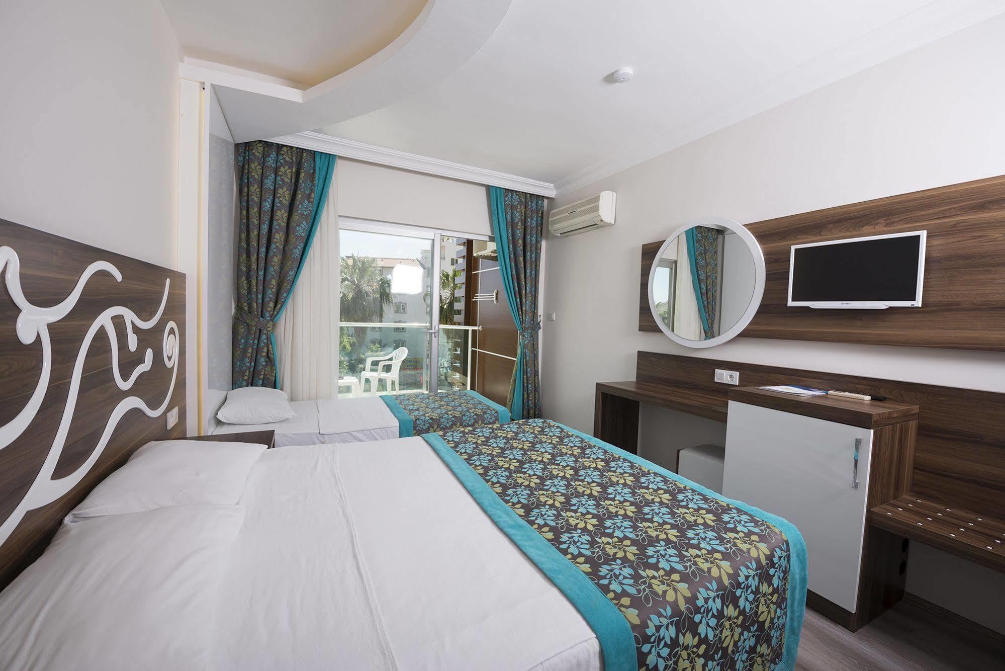 Kleopatra Blue Hawai Hotel Alanya Exterior photo